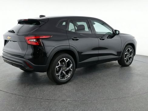 Used 2025 Chevrolet Trax LT FWD image 9