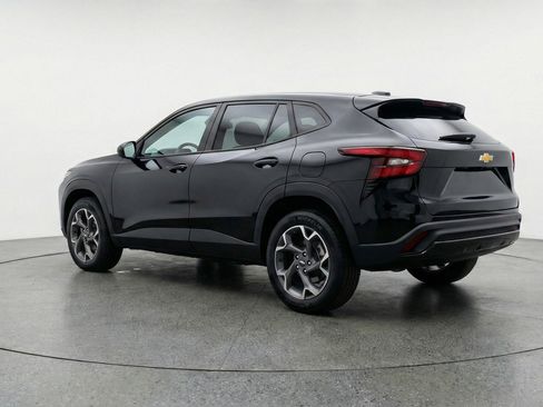 Used 2025 Chevrolet Trax LT FWD image 6