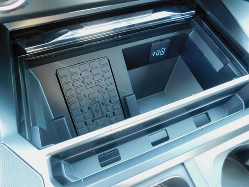 New 2026 Ford F250 Lariat w/ Black Appearance Package image 31