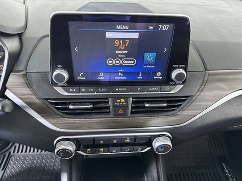 Used 2025 Nissan Altima 2.5 SV FWD image 14