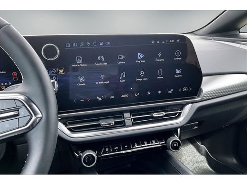 Used 2025 Chevrolet Equinox EV LT w/ Comfort Package image 9