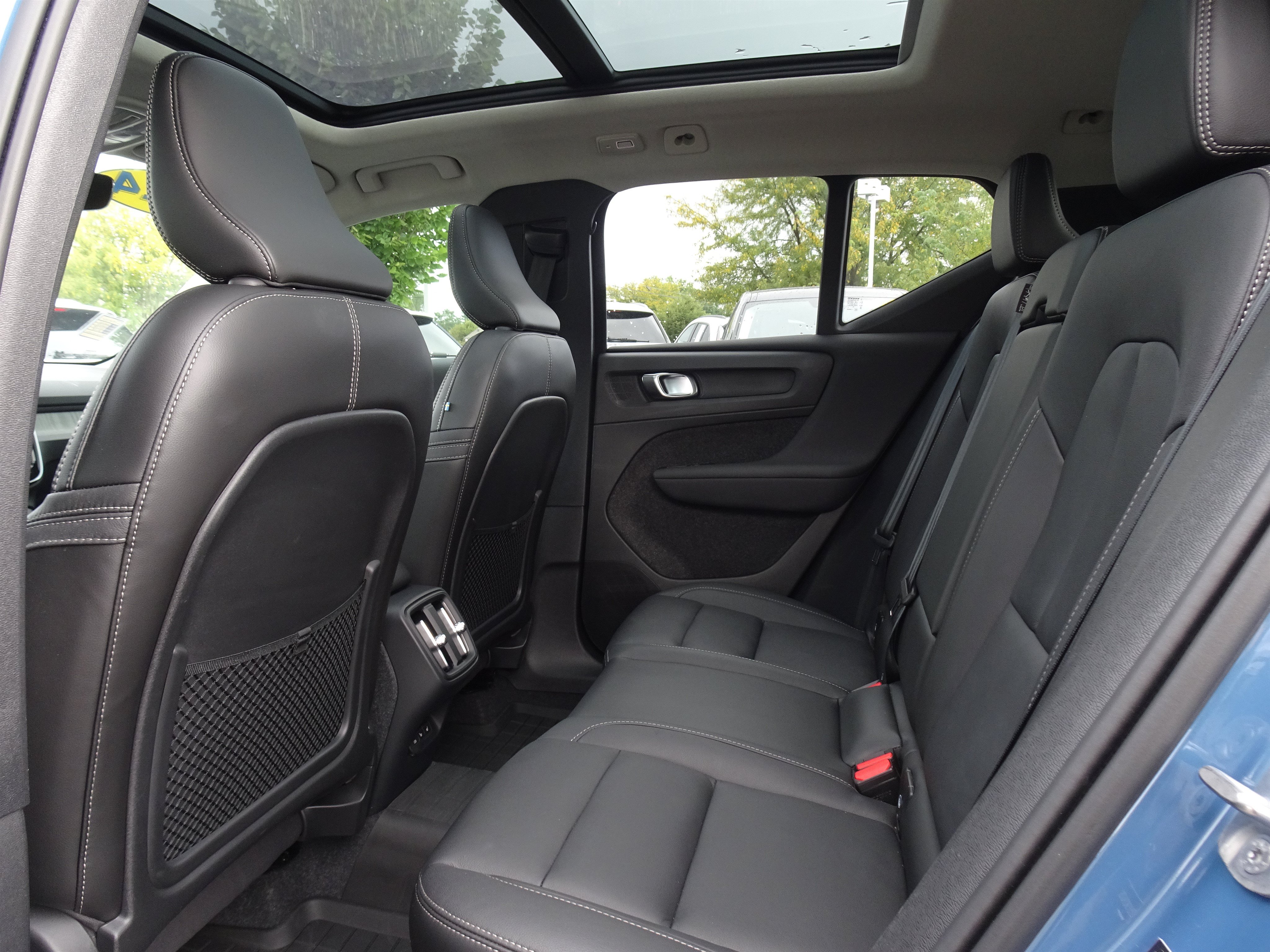 Used 2024 Volvo XC40 B5 Ultimate w/ Climate Package AWD/4WD image 12