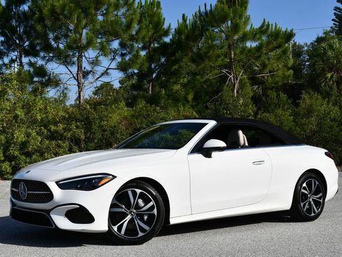 Used 2025 Mercedes-Benz CLE 300 4MATIC Cabriolet image 23