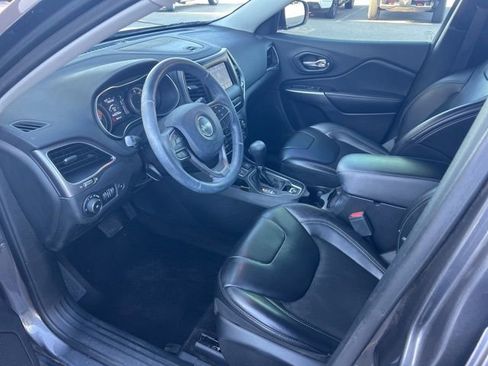 Used 2019 Jeep Cherokee Latitude Plus w/ Comfort/Convenience Group image 13