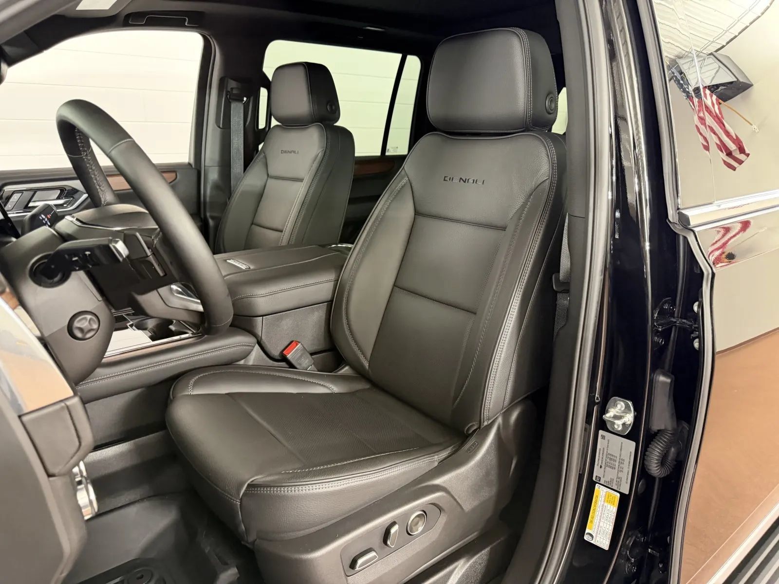 Used 2026 GMC Yukon XL Denali w/ Sun & Power Step Package AWD/4WD image 13
