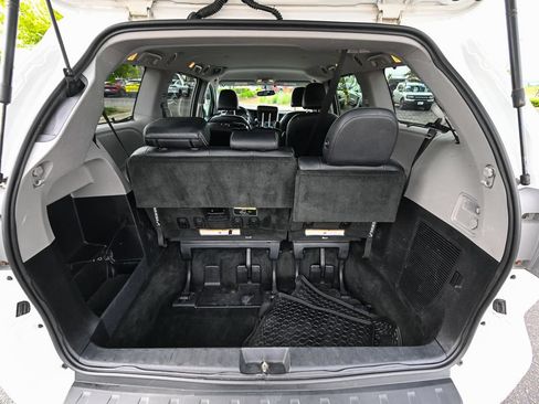 Used 2017 Toyota Sienna SE FWD image 16
