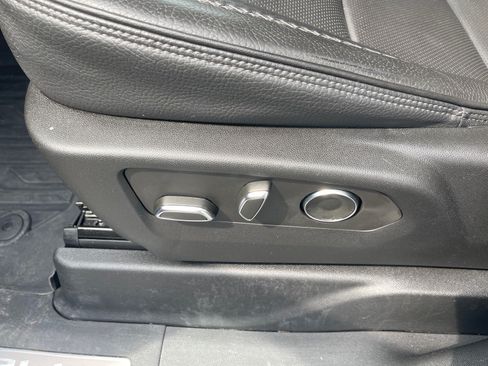 Used 2023 GMC Yukon Denali w/ LPO, Floor Liner Package AWD/4WD image 9