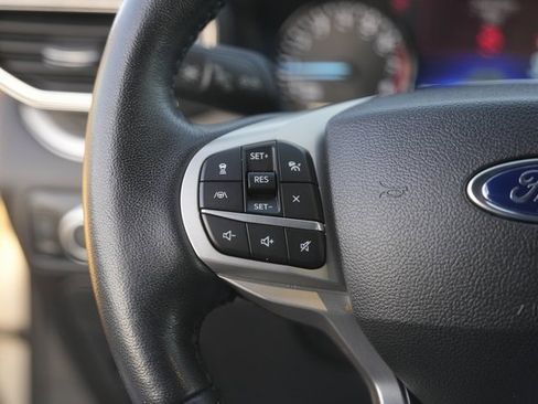 Used 2022 Ford Explorer XLT w/ Equipment Group 202A image 22