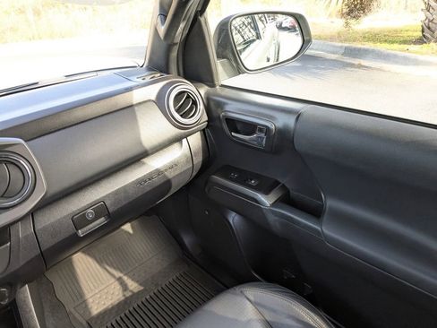 Certified 2022 Toyota Tacoma TRD Off-Road w/ TRD Premium Off Road Package image 16