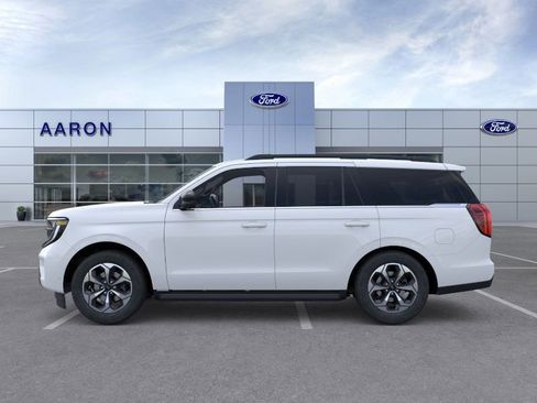 New 2026 Ford Expedition Active image 3