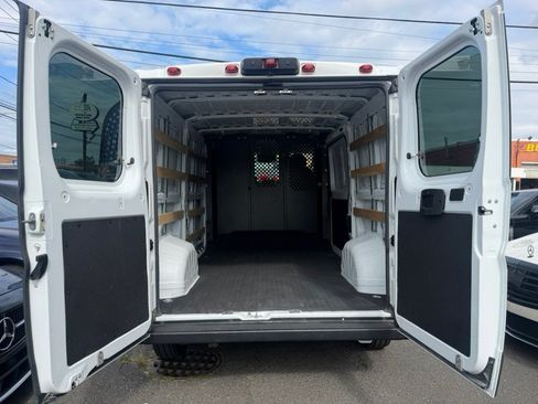 Used 2025 RAM ProMaster 2500 w/ U-Haul Equipment Group FWD image 23