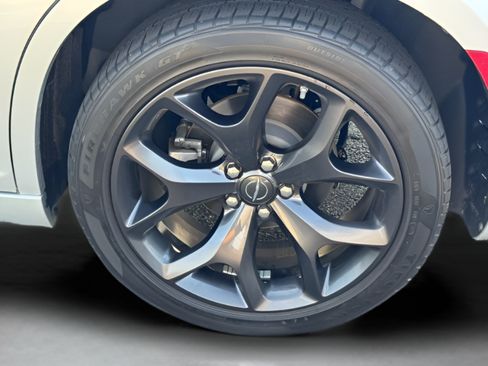 Used 2023 Chrysler 300 S RWD image 9