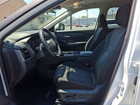 Used 2025 Nissan Rogue SV AWD/4WD image 13