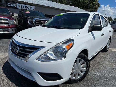 Used 2015 Nissan Versa S FWD image 1