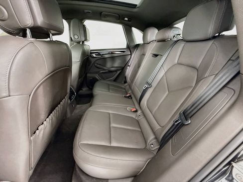 Certified 2025 Porsche Macan AWD/4WD image 24