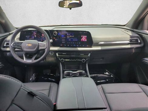 Used 2026 Chevrolet Traverse LT w/ Sun and Wheel Package FWD image 17