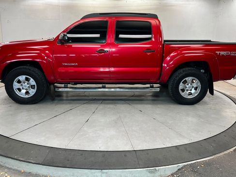 Used 2015 Toyota Tacoma PreRunner w/ TRD Off-Road Package RWD image 2