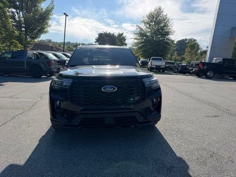 Used 2025 Ford Explorer ST AWD/4WD image 8