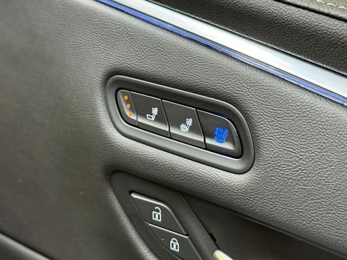 Certified 2022 Cadillac Escalade Premium Luxury w/ LPO, Radiant Package image 57