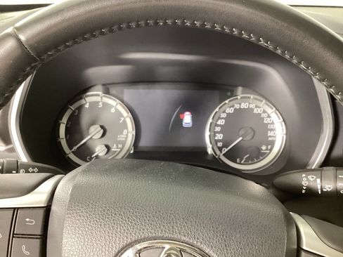 Used 2023 Toyota Highlander XLE AWD/4WD image 13