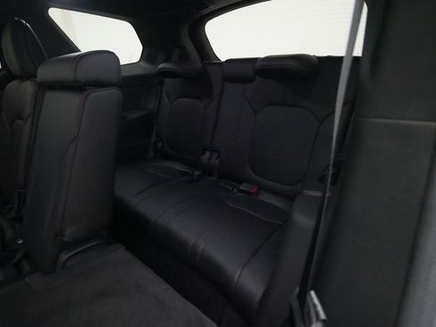 Certified 2025 Honda Pilot Black Edition image 17