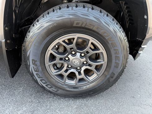 Used 2018 Toyota Tacoma SR5 RWD image 31