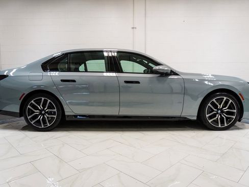 Used 2023 BMW 760i xDrive w/ Executive Package image 42