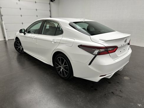Used 2024 Toyota Camry SE image 6