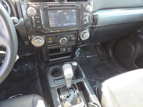 Used 2018 Toyota 4Runner TRD Off-Road Premium AWD/4WD image 22
