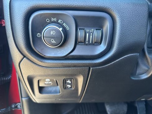 Used 2019 RAM 1500 Laramie image 12