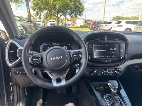Used 2025 Kia Soul LX w/ LX Technology Package FWD image 22