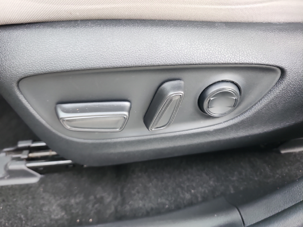 Used 2024 Toyota RAV4 XLE FWD image 26