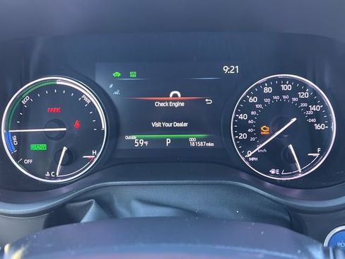 Used 2021 Toyota Sienna Platinum FWD image 22