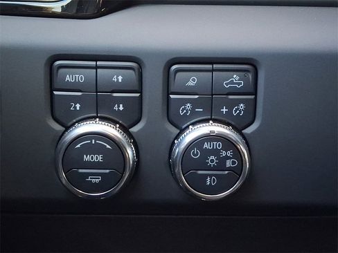 Used 2025 GMC Sierra 2500 AT4 w/ AT4 Preferred Package image 23