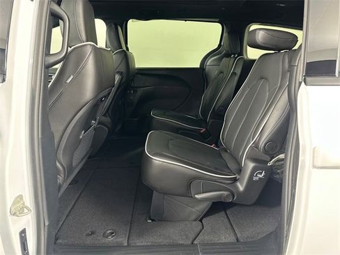New 2026 Chrysler Pacifica Limited w/ S Appearance Package image 14