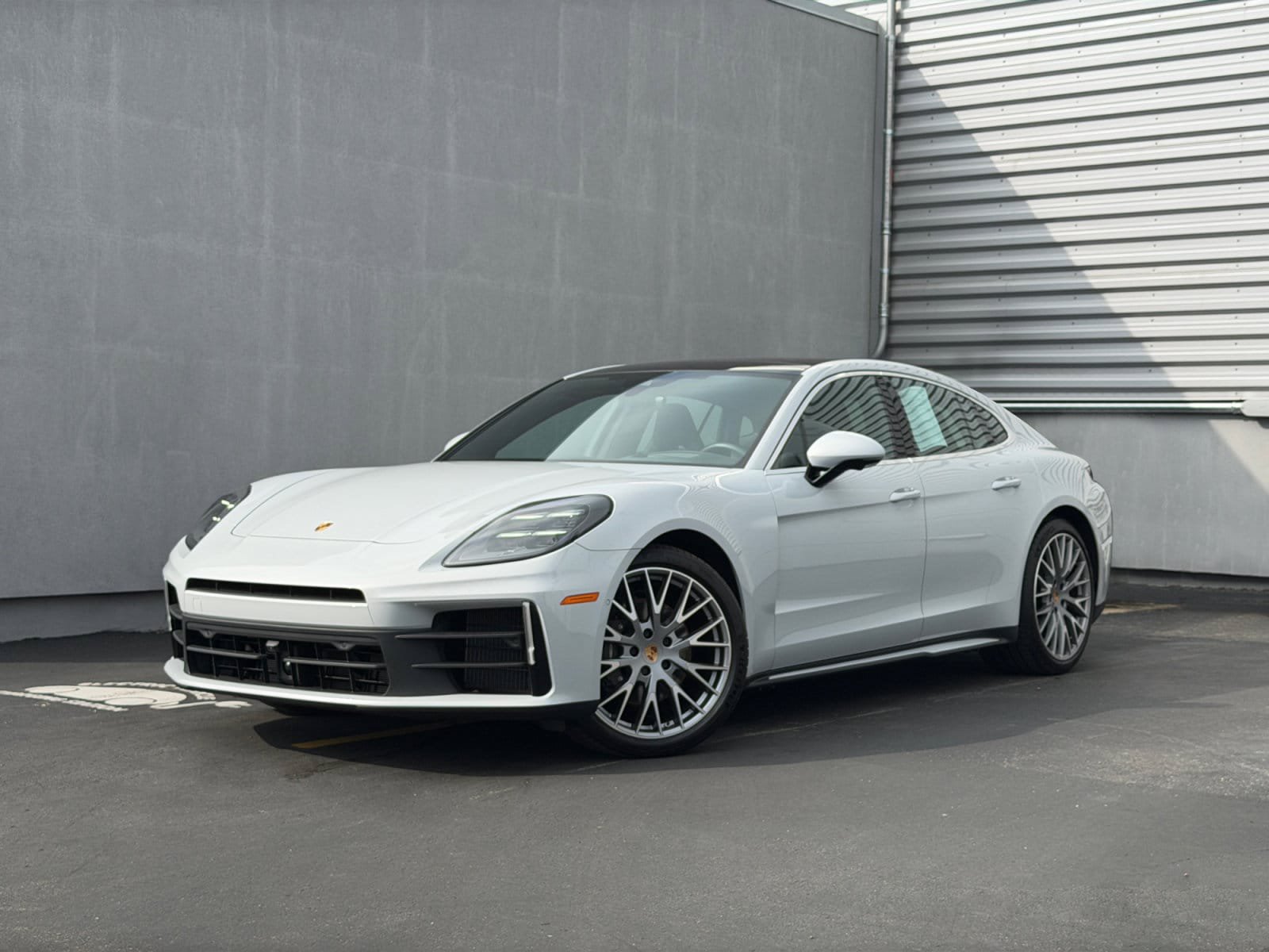 Certified 2025 Porsche Panamera 4 AWD/4WD image 1