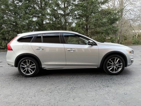 Used 2016 Volvo V60 T5 Cross Country Platinum image 4