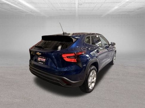 Used 2024 Chevrolet Trax LS w/ LS Convenience Package FWD image 22