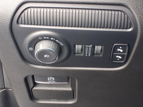 Used 2023 Jeep Wagoneer L Series II AWD/4WD image 18