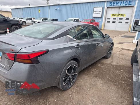 Used 2024 Nissan Altima 2.5 SR w/ SR Premium Package AWD/4WD image 11