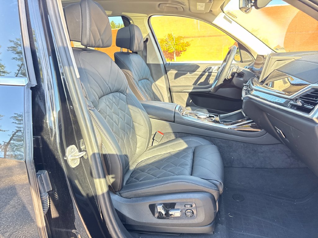 Used 2025 BMW X7 xDrive40i w/ Premium Package AWD/4WD image 33
