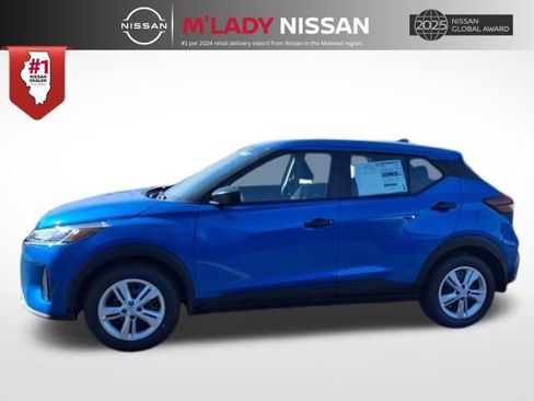 New 2025 Nissan Kicks Play S image 4