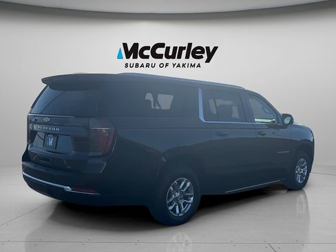 Used 2025 Chevrolet Suburban LT AWD/4WD image 6