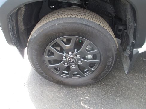 Used 2026 Toyota 4Runner SR5 AWD/4WD image 15