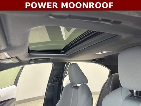 Used 2020 Toyota Corolla SE image 2