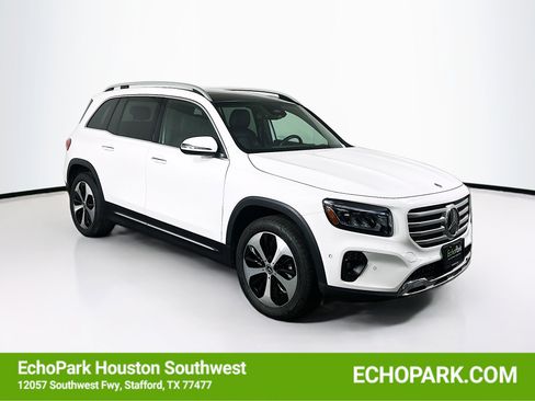 Used 2025 Mercedes-Benz GLB 250 4MATIC image 1