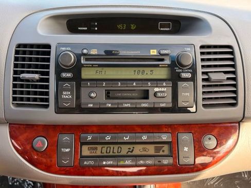 Used 2005 Toyota Camry XLE FWD image 30