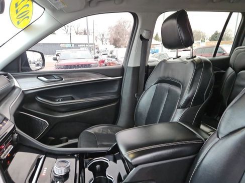 Used 2022 Jeep Grand Cherokee L Limited image 36