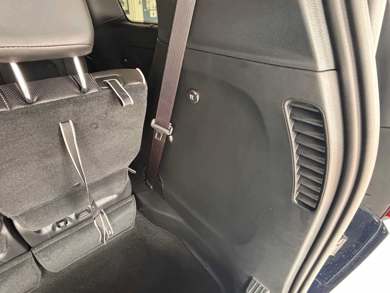 Used 2025 Chrysler Pacifica Select FWD image 10