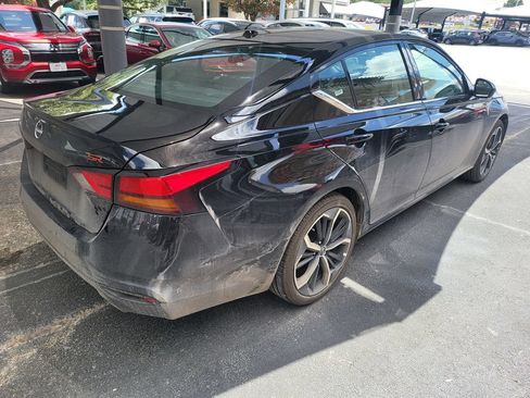 Used 2025 Nissan Altima 2.5 SR FWD image 8